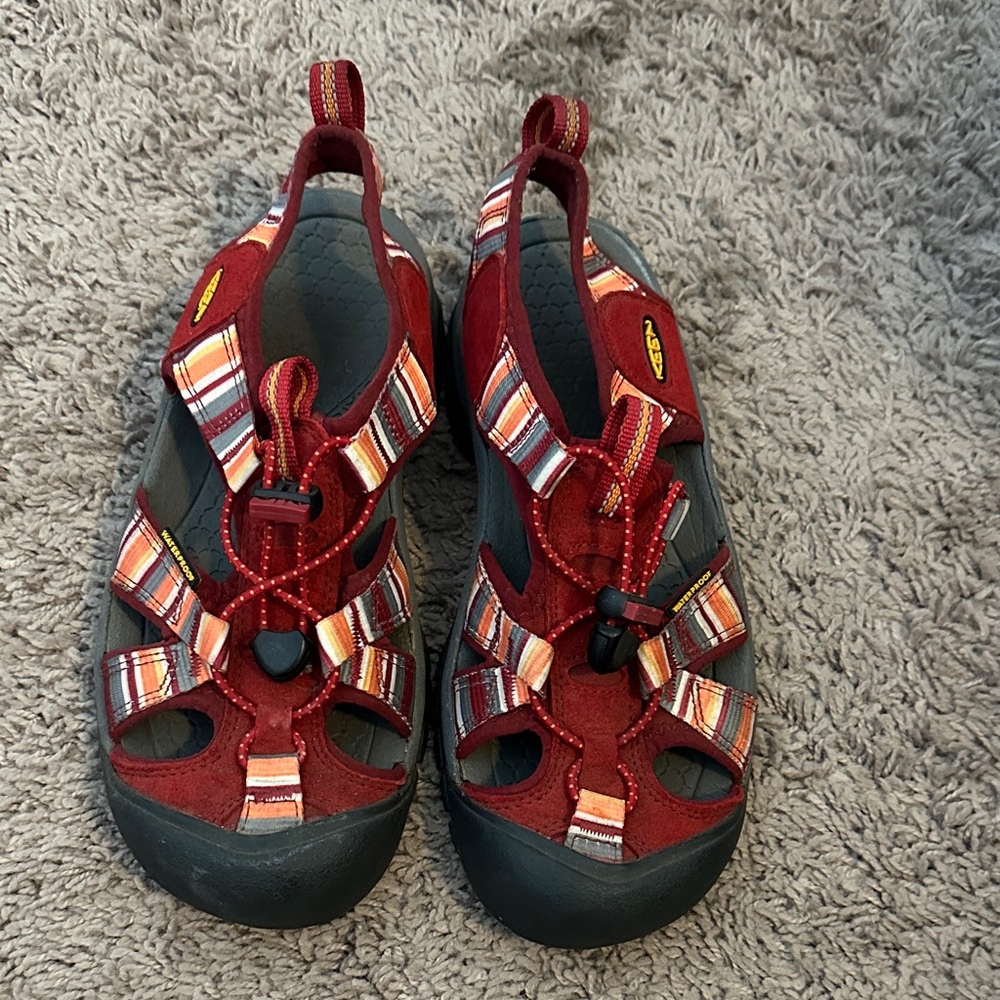 Keen Venice H2 Women's Red and Black Striped Sandals